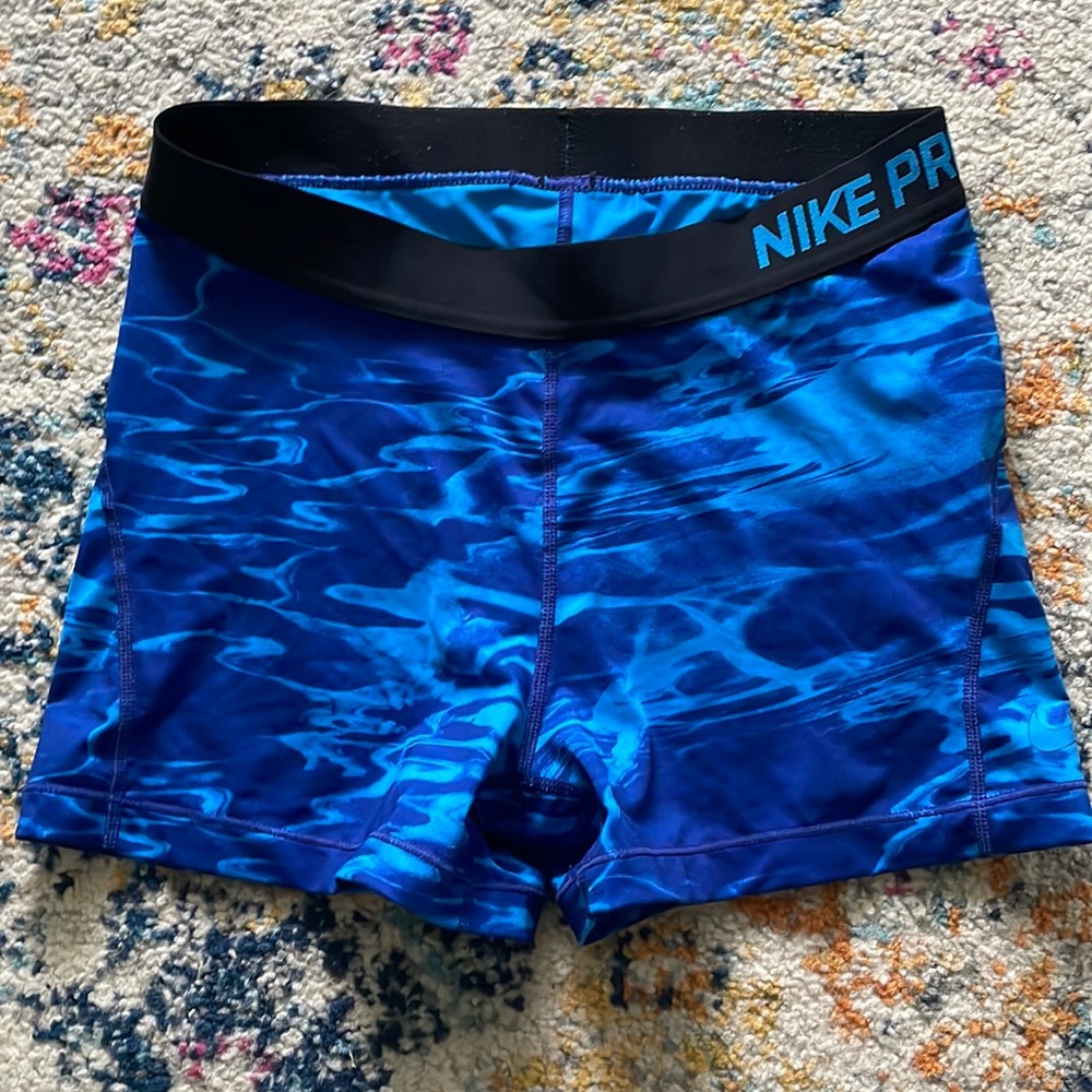 Women’s Large Nike Pro Dri Fit Shorts